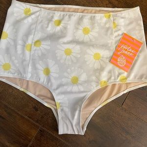 Kortni jeane daisy bottoms